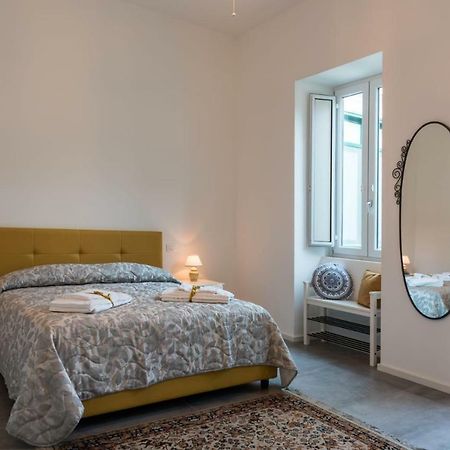 Nonna Vittoria Apartment Salerno Bagian luar foto