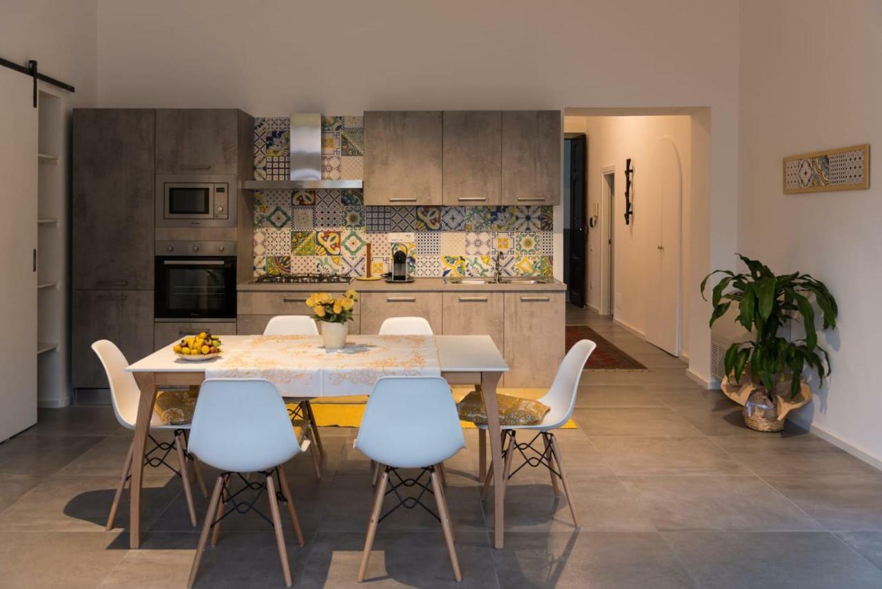 Nonna Vittoria Apartment Salerno Bagian luar foto