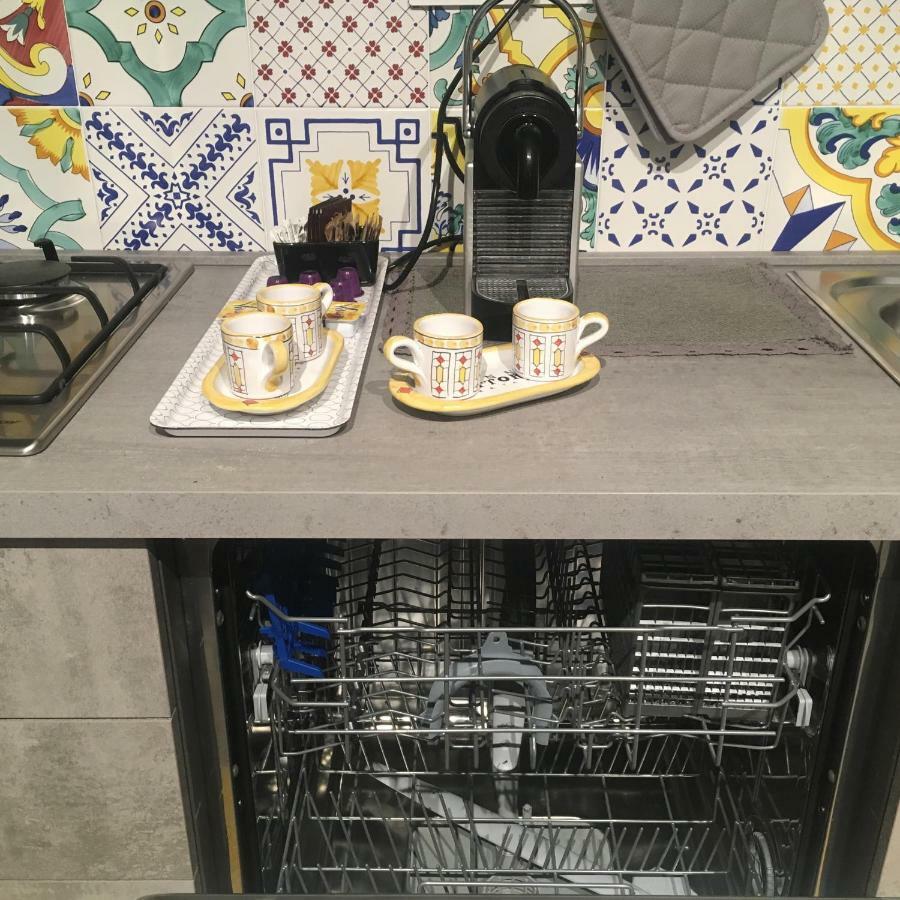 Nonna Vittoria Apartment Salerno Bagian luar foto