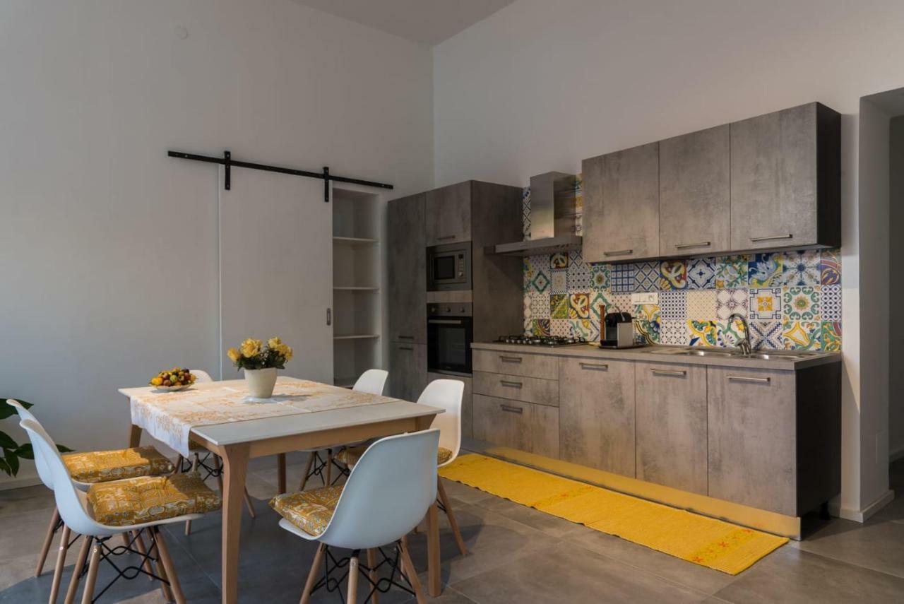 Nonna Vittoria Apartment Salerno Bagian luar foto