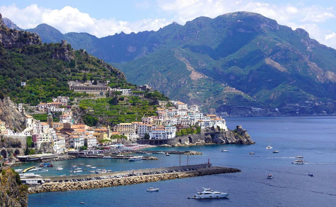 Nonna Vittoria Apartment Salerno Bagian luar foto