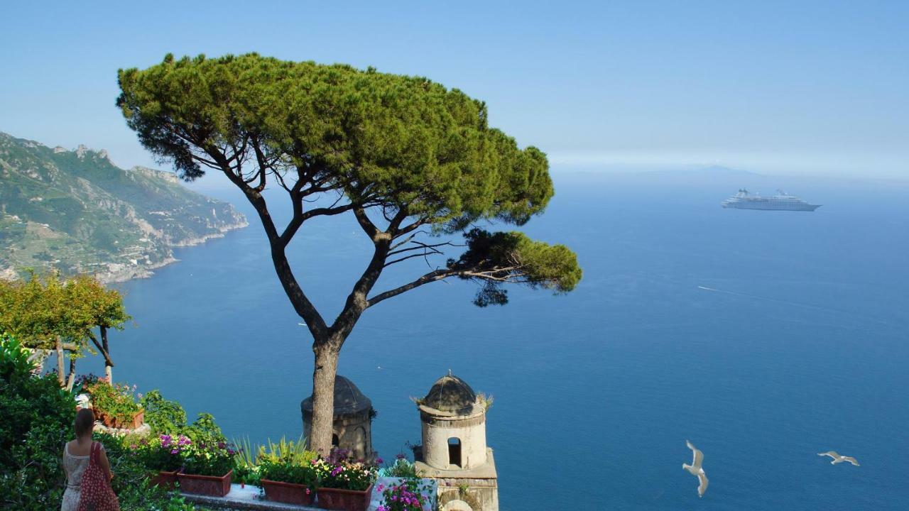 Nonna Vittoria Apartment Salerno Bagian luar foto