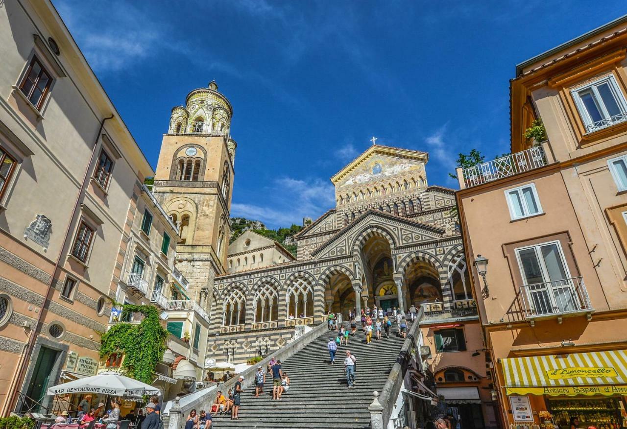 Nonna Vittoria Apartment Salerno Bagian luar foto